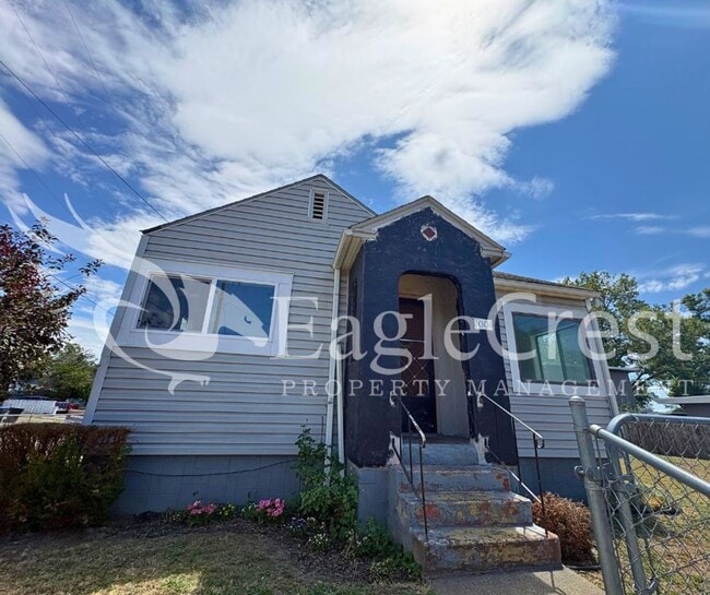 Building Photo - Charming 2-Bedroom Home with Modern Finishes & Open Yard