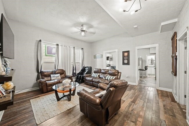 Building Photo - 3223 Avenue M