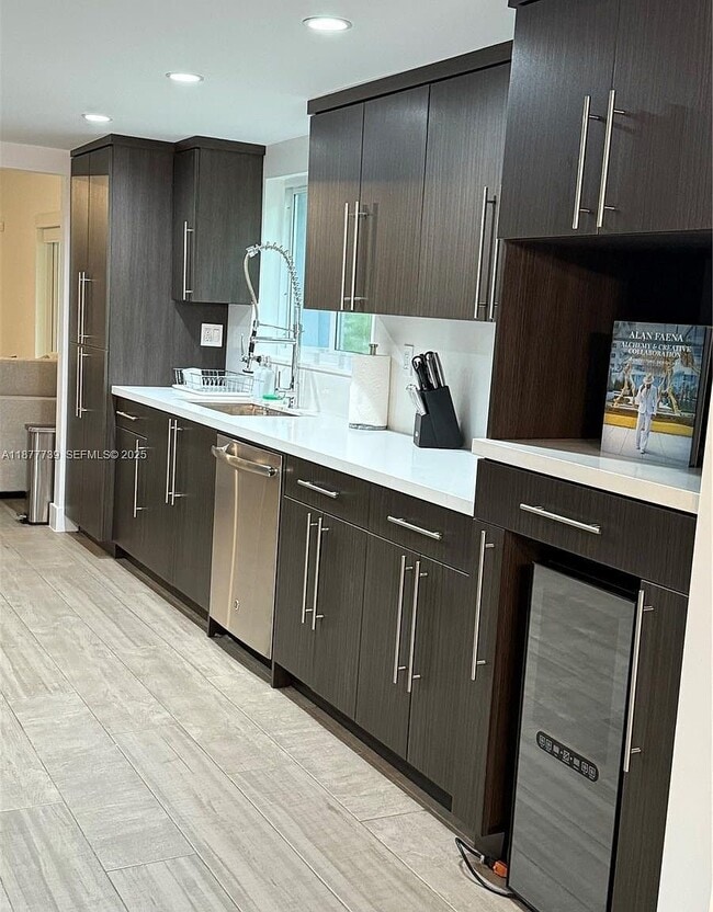 Photo - 3231 Salzedo St