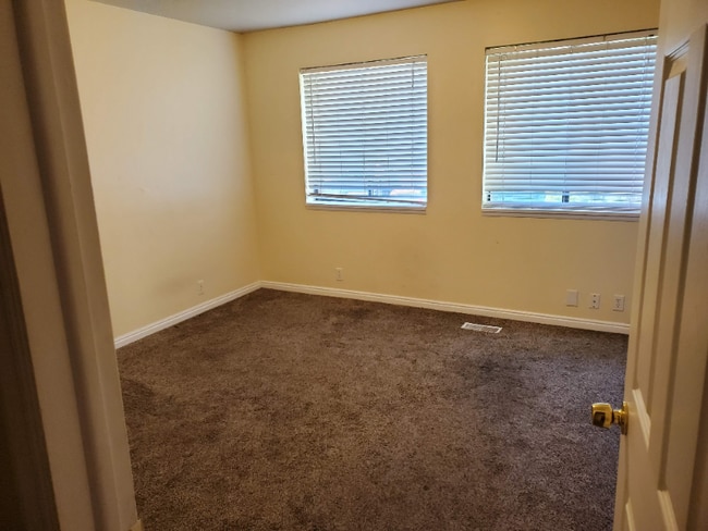 Photo - 2186 Karalee Way