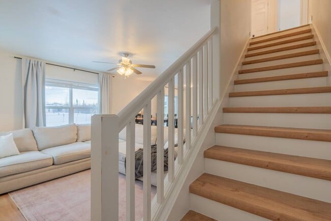 Photo - 673 W 4th Ave