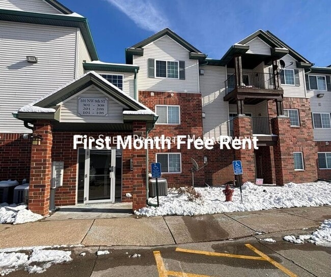 Building Photo - 101 NW 8th St Unit 205