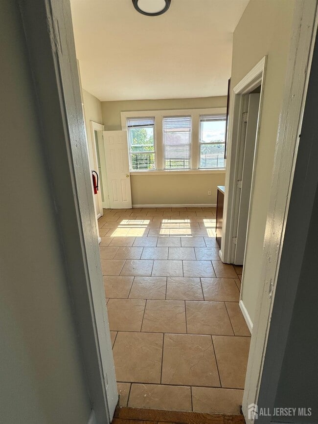 Photo - 123 University Pl