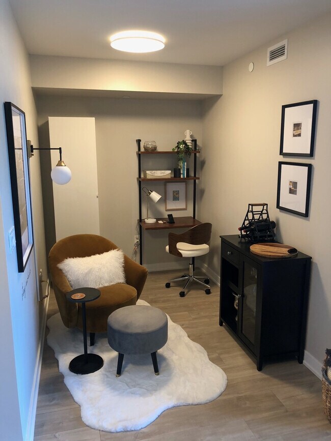 Photo - 580 Front St W Unit FL5-ID1034615P