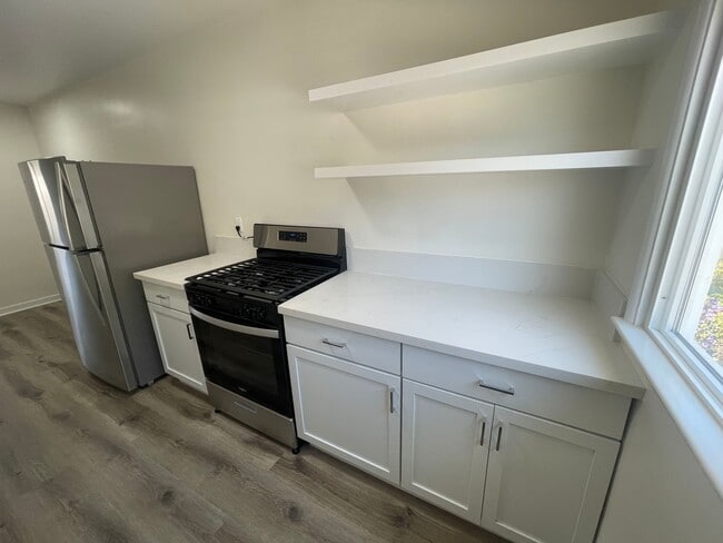 Photo - 1846 N Kingsley Dr