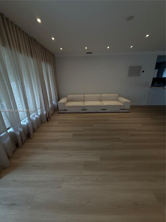 Photo - 675 NE 93rd St