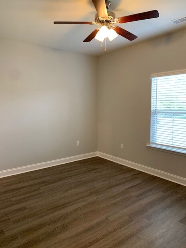 Photo - 1711 Springhill Dr Unidad B