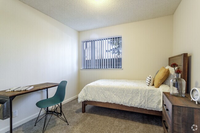 3BR, 2BA - 1,175SF