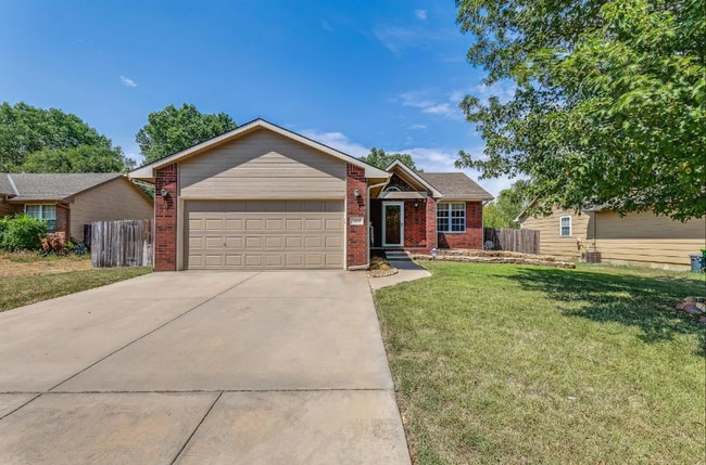 Well maintained 3 bedroom, 3 bath home clo... - Well maintained 3 bedroom, 3 bath home clo...
