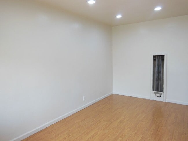 Photo - 307 N Howard St