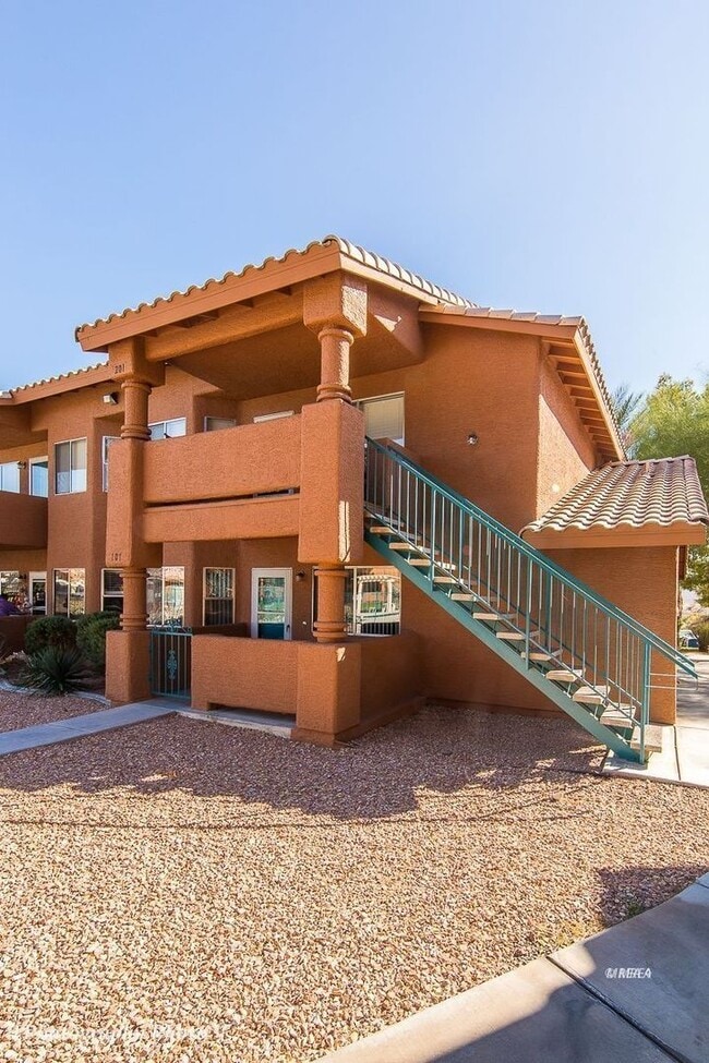 Photo - Beautiful 2-bedroom 2-bathroom upstairs un...