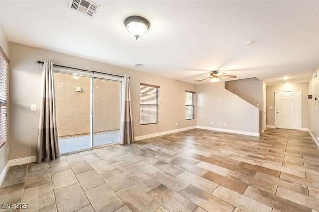 Photo - 182 Gilliflower Ave