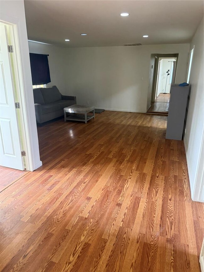 Photo - 7800 NW 8th St