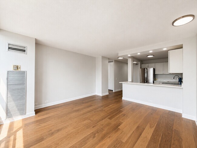 Photo - 405 N Wabash Ave