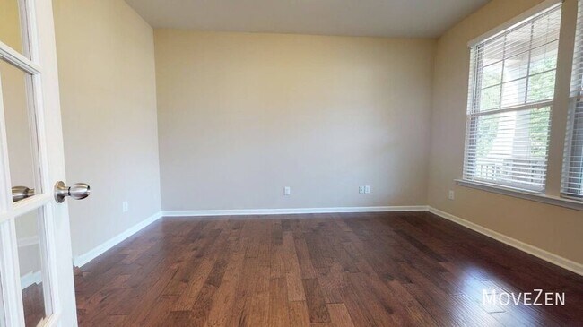 Photo - 105 Maraketch Ct