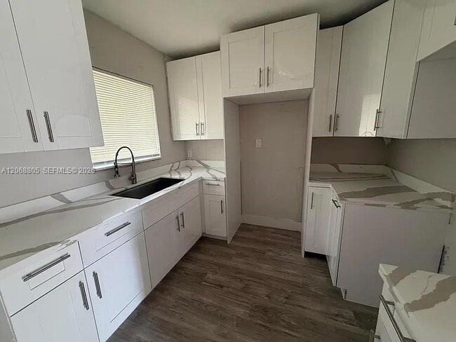 Photo - 1431 NW 10th Pl