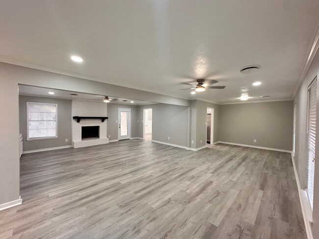 Building Photo - 121 Fern Valley Rd