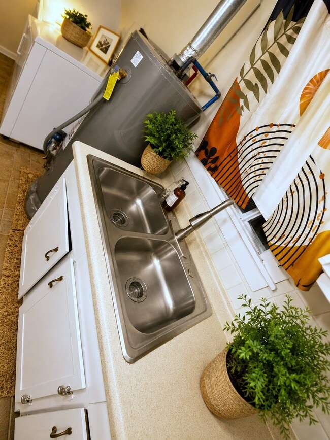 201 Spring St
