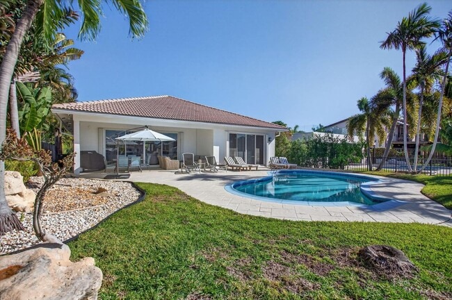 Photo - 513 S Riverside Dr