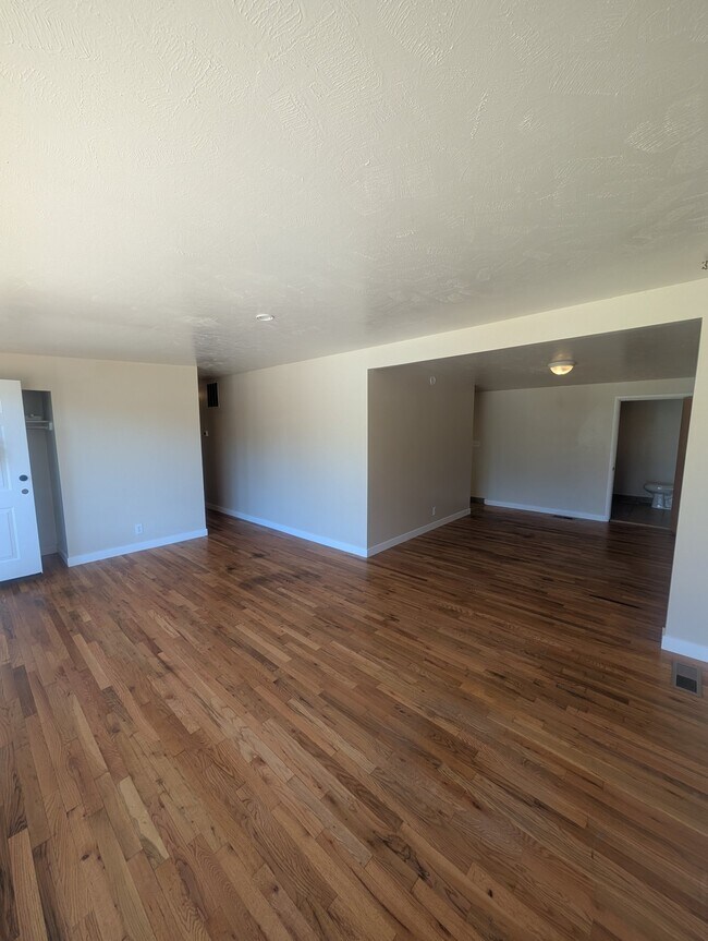 Photo - 183 W 1425 N