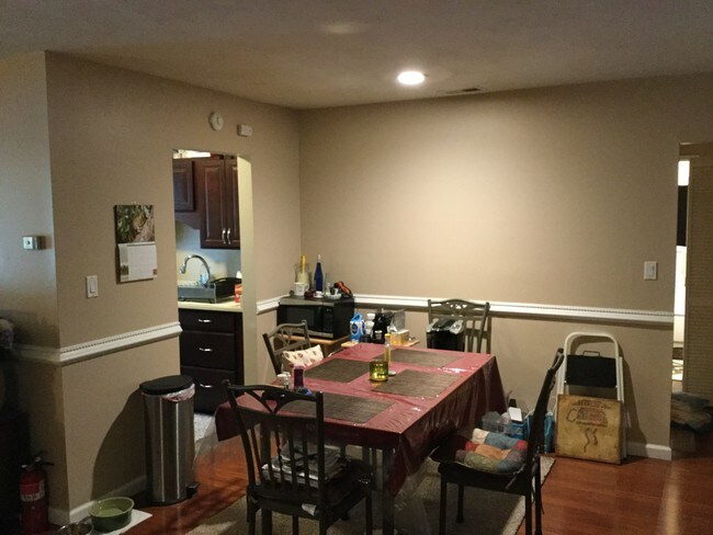 Dining room - 34 Navajo Ct Apartments Unit 34