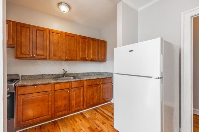 Building Photo - 917 W Eastwood Ave Unit 705