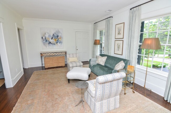 Photo - English Cottage in the heart of Belle Meade