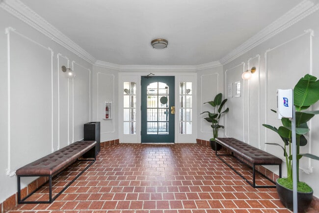 2955 Van Ness