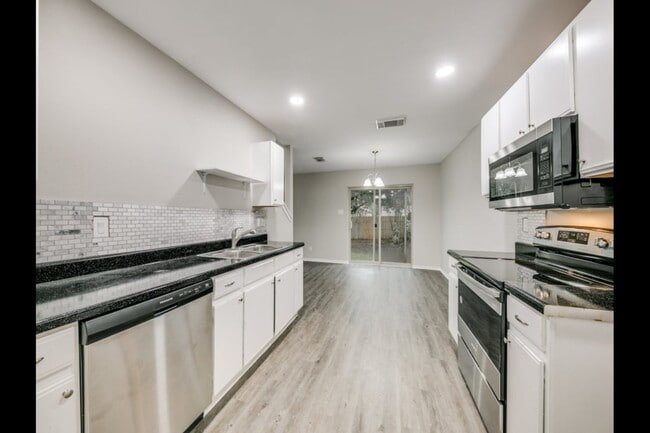 Photo - 6722 Badger Pass Dr