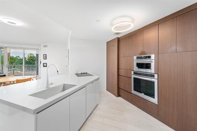 Photo - 715 Crandon Blvd Unit 305