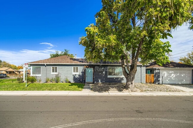 Building Photo - 2400 Pontiac St