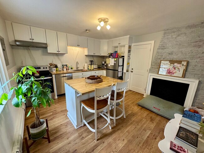 Building Photo - 21 James St Unit 2 Rental