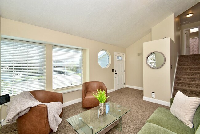 Photo - Spacious 4 Bed Murray Home with Huge Private Yard!