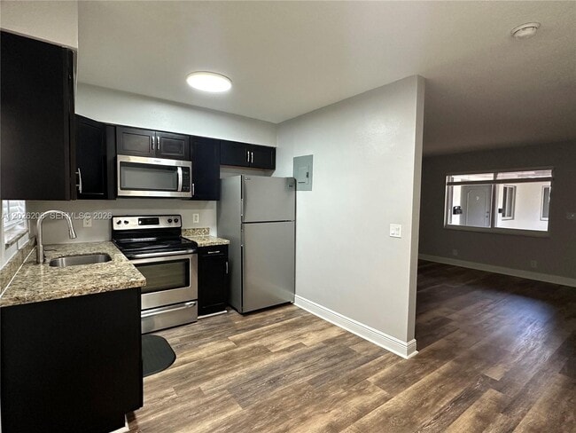 Building Photo - 3720 NE 22nd Ave Unit 11