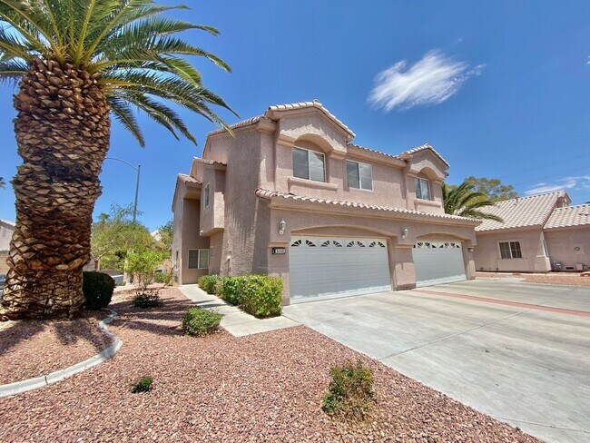 Building Photo - STUNNING 2 BEDROOMS 2.5 BATHROOMS TWO STORY TOWNHOUSE IN GATED COMMUNITY!