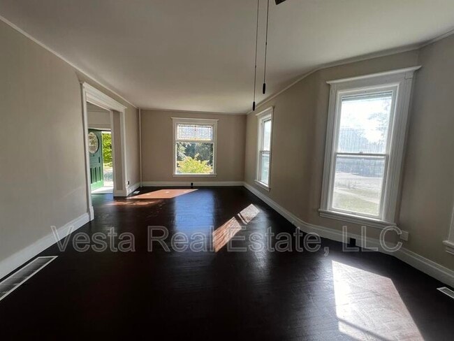 Photo - 502 E Locust St