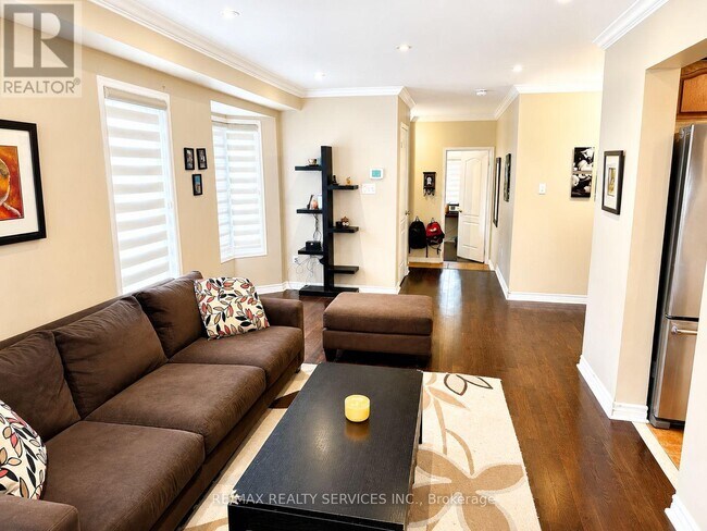 Photo - 3083 Hawktail Crescent