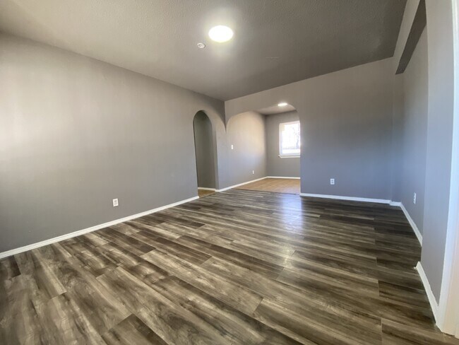 Photo - 713 N Dallas Ave