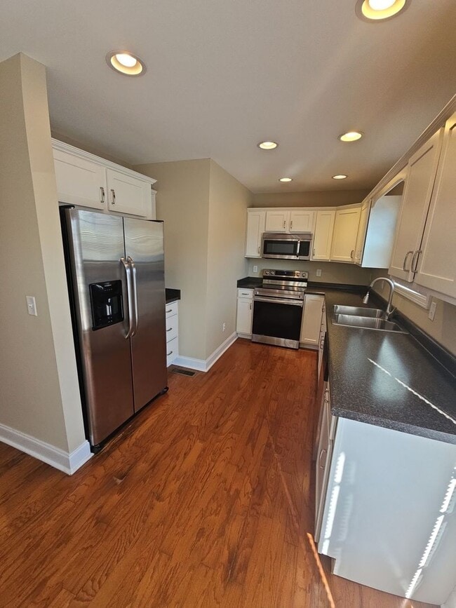 Photo - 2015 Reserve Dr