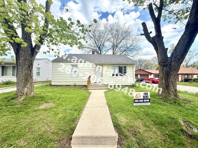 Building Photo - 2 Bedroom House