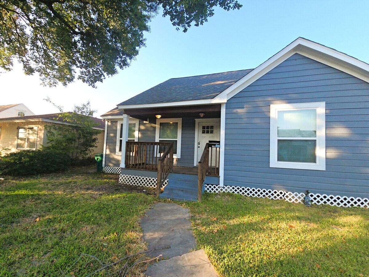 Photo - 210 Olive Ave