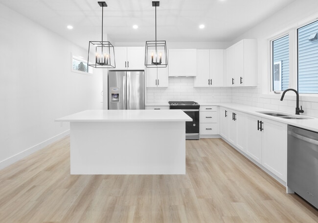 Photo - 10975-10130 130 St Unit 10975 MAIN