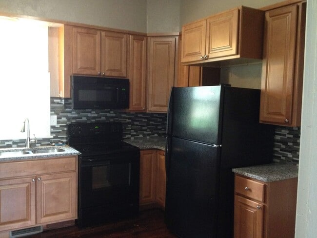 Photo - 300 Country Club Rd