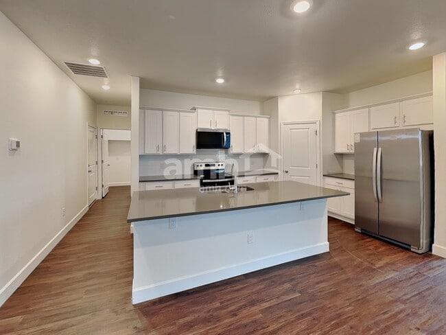 Photo - 8254 Joyce St