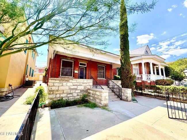 1219 N Laurel St