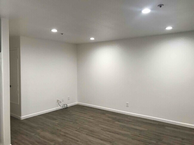 Photo - 515 Grande Ave