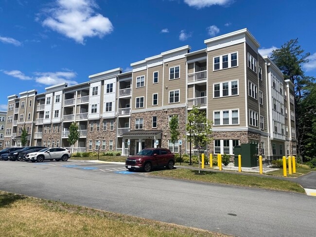 Building Photo - 2 Winslow Ln Unit 410
