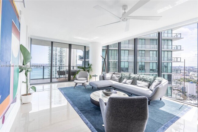 Photo - 650 NE 32nd St Unidad 3601