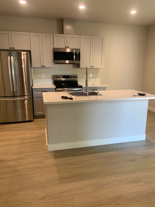 100 Coronado Ave