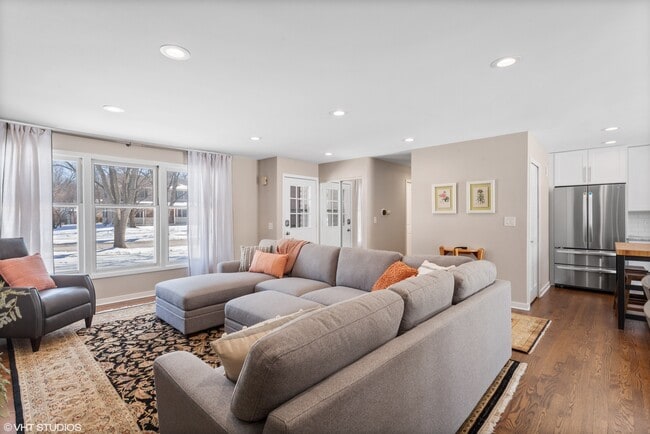 Photo - 1915 Farmington Ct